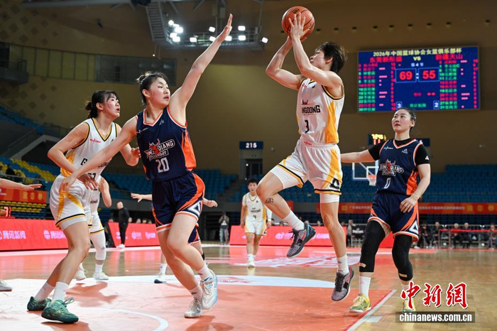 2026年中国篮协女篮俱乐部杯决赛阶段比赛在广东清远开赛|东莞|新疆|杨力维|中国女篮|中新社_新浪体育_新浪新闻