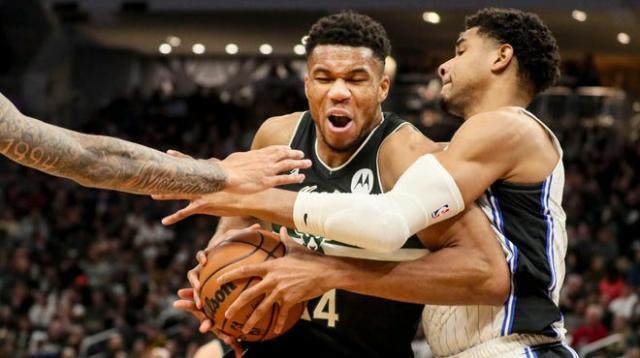 nba免费高清直播-雄鹿赛季首个三连胜 卫冕冠军正在逐渐找回状态