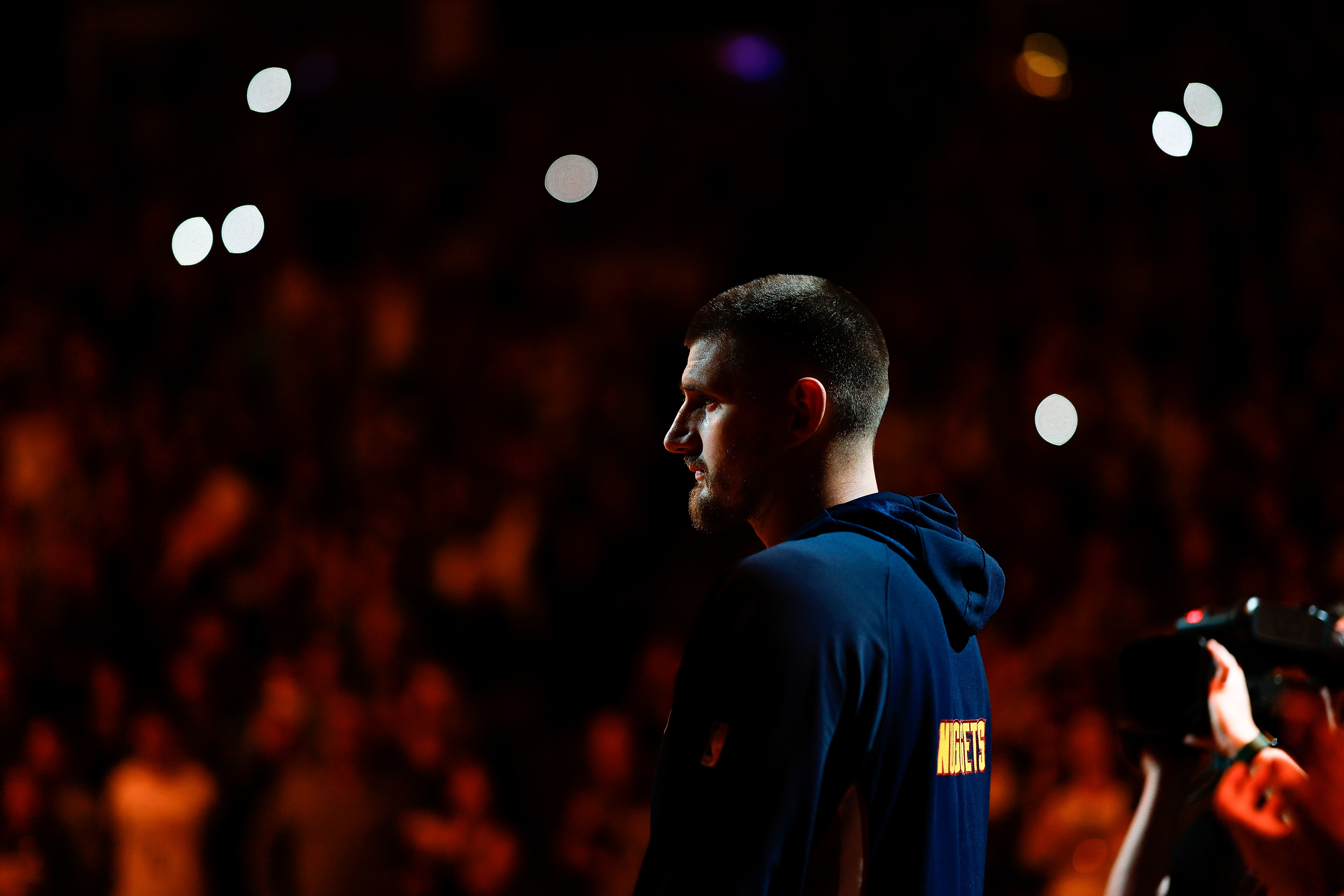 NBA直播-6场仅需送出12次助攻~约基奇将成首位连续两个赛季场均三双的中锋