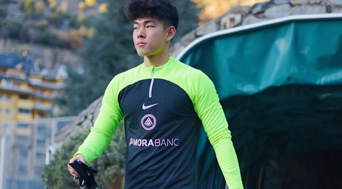 nba免费高清直播-报废了？何小珂才22岁踢不上中乙，球迷：可退役当青训教练|青岛市|中超|青岛西海岸|球队|中甲_新浪体育_新浪新闻