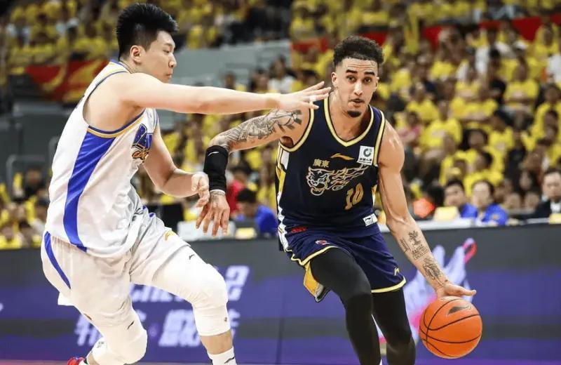 NBA直播-G2广东102-99绝杀北京3喜1忧！胡明轩奎因太好用，2将证明价值！